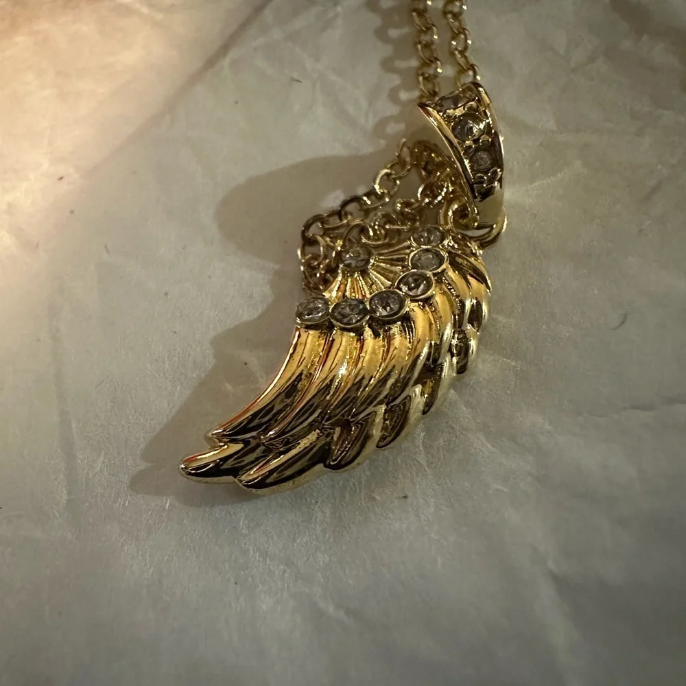 Avon vintage FAVORITE TREASURE PENDANT NECKLACE- LOCK AND KEY - Picture 2 of 15